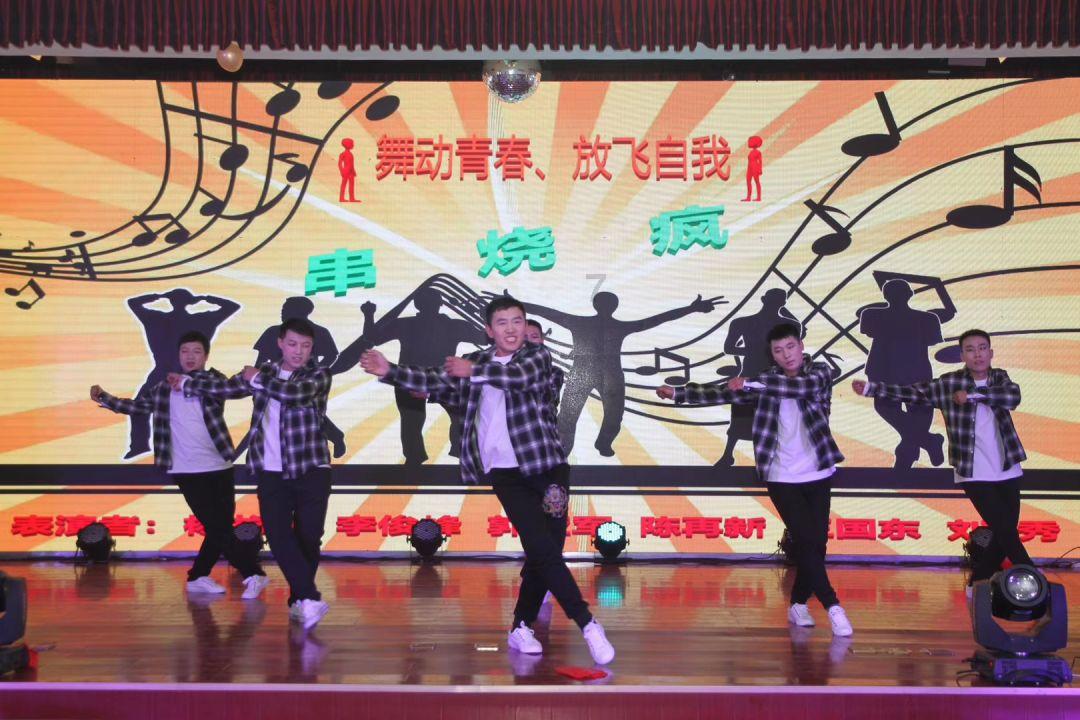 逃离变色龙森林